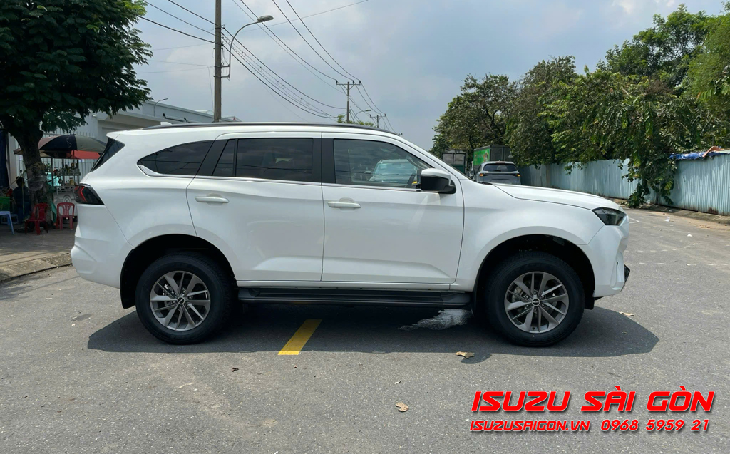 Xe Isuzu MuX Số Tự Động B7 Plus 3